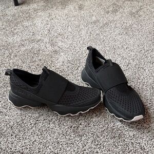 Sorel Black Slip-On Athletic Sneakers with Wide Strap only wore once